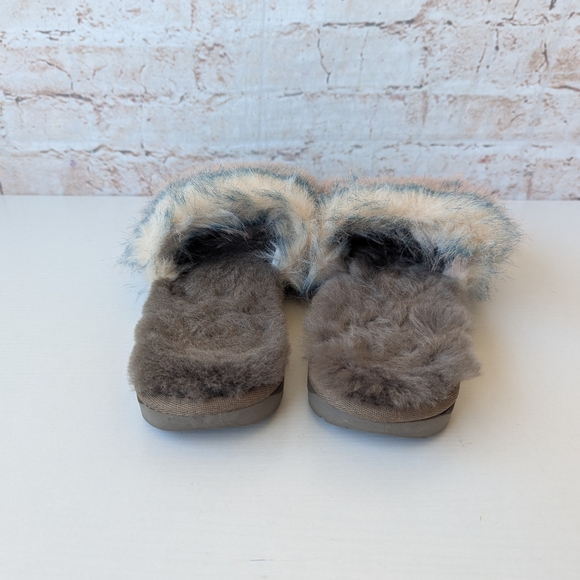 Emu Soft Gray and Cream Slippers - Picture 3 of 9